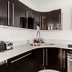 Apartment For 6 Saint-Honore