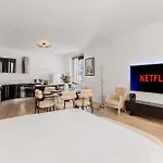Apartment For 6 Saint-Honore