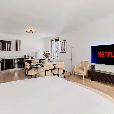 Apartment For 6 Saint-honore